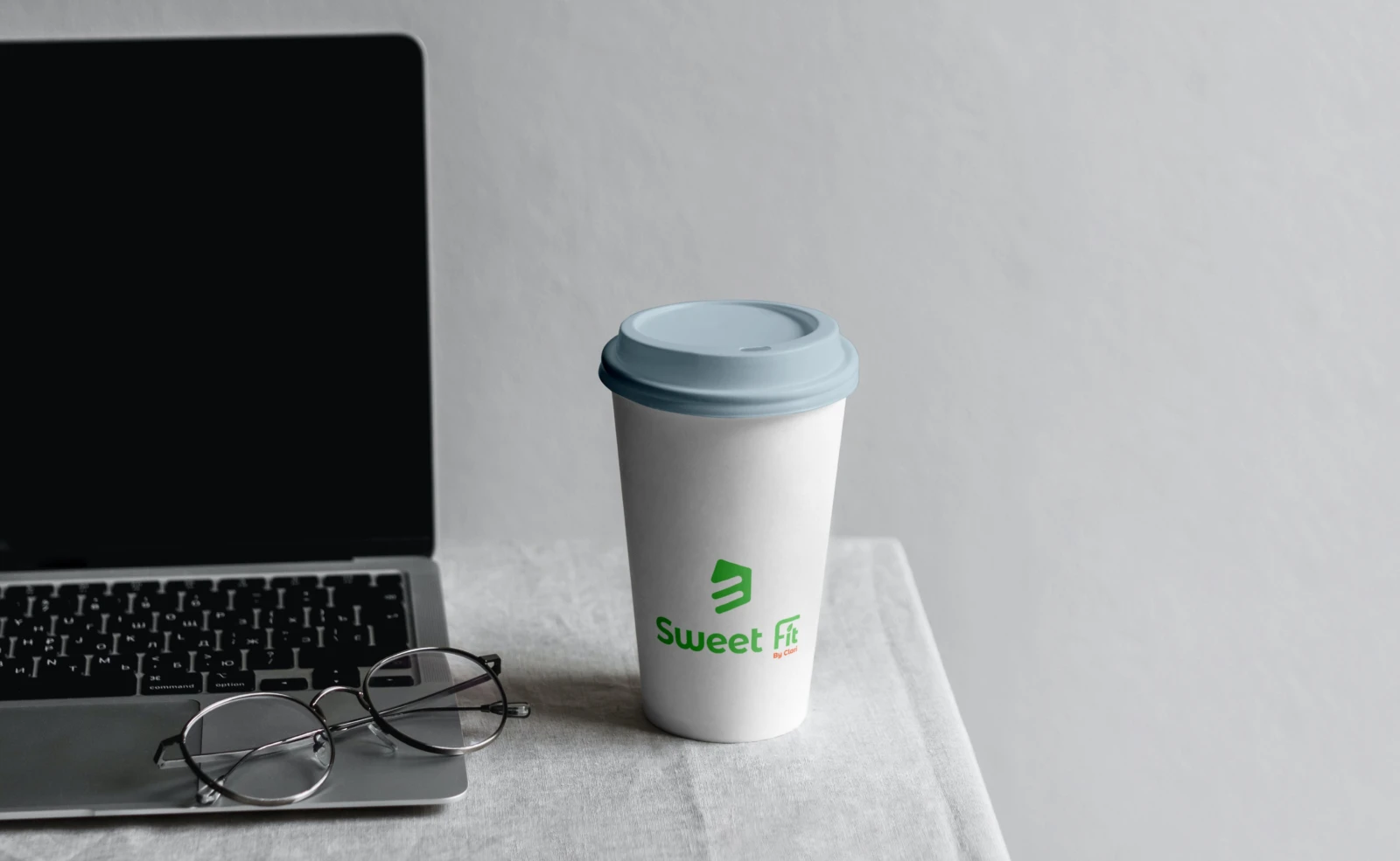 Takeaway cup.